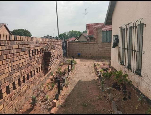 3 BEDROOM HOUSE FOR SALE IN DIEPKLOOF ZONE 3